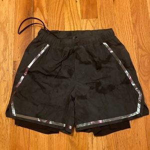Men’s Lululemon Medium Shorts with liner